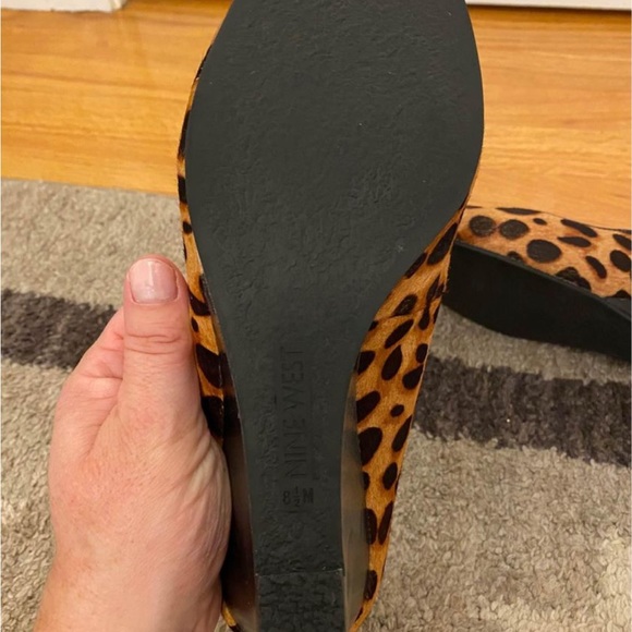 gently worn and visible mark on back wedge, easy to paint and cover up. - Picture 3 of 8